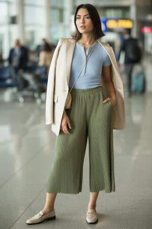 smart casual airport outfits, comfortable first class travel outfits